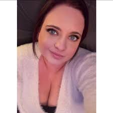 Just curious, what time do the photographers go out onto Main Street? As  thinking about a breakfast booking before opening to get the castle pics  with no ppl. Thanks