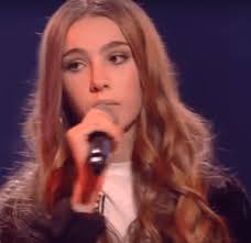 Weet je nog @jade_derijcke ik heb een remix van haar lied straw house gedaan, de link van de remix staat in mijn bio. Judges Turn Chairs 4 Seconds Into The Voice Kids Audition