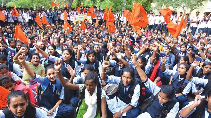 ABVP demands free bus passes for all poor students - Star of Mysore