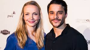 Ullmann was born in hamburg to a german father and an indian mother. Kostja Ullmann Privat Traurige Trennung Von Janin Reinhardt Nach 12 Jahren Liebe News De