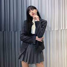 Blinks believe lack of information around blackpink's dating history is. How Much Does It Cost To Dress As Beautiful As Lisa Blackpink On Instagram Live 64 Today
