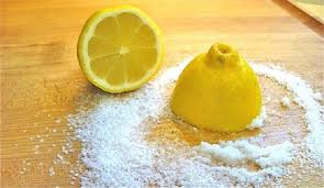 Ajoutez Du Sel A Un Citron Mettez Le Pres De Votre Lit Et Appreciez Le Resultat Page 4 Of 4 Conseils D Entretien De Maison Conseils De Nettoyage Produits De Nettoyage Naturels