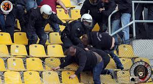 Verteidiger kommt aus der 3. Troubles On The Stands During Alemannia Aachen Rw Essen 31 10 2015 Hooligans Tv The Best Site About This Topic