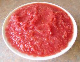 Se serveste fierbinte, cu putin piper macinat si parmezan ras, pe deasupra, impreuna cu paste. Sos De Rosii Cu Busuioc Pentru Paste Retete Pentru O Viata