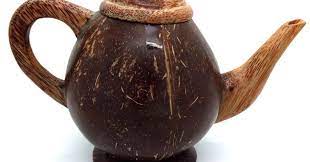 Tutupi kerak dengan pernis supaya kelihatan mengkilap. Dapur Kreasi Membuat Teko Dari Batok Kelapa