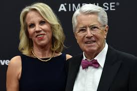 To succeed, you need access to a support network: Frank Elstner Erhalt Den Bambi Fur Sein Lebenswerk Gala De
