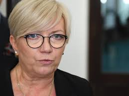 Prezes trybunału konstytucyjnego julia przyłębska wskazuje w piśmie do prezydenta sędziego grzegorza jędrejka jako kandydata do państwowej komisji wyborczej. Julia Przylebska Revealed Her Property