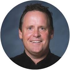 Ari Floyd's Instagram, Twitter & Facebook