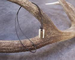 pendentif en bois de cerf naturel collier en cuir a longeur etsy arrow necklace necklace jewelry