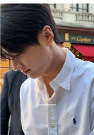 Jay arriving at Ralph Lauren New Bond Street store today. ♥️ As soon as he  arrived, he went straight to us to sign our stuff. So kind 😭🥺 #ENHYPEN  #JAY #enhypenjay #fyp #kpop