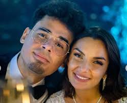 Elettra lamborghini, nota cantante e neo sposa di afro jack, pare sia in difficolta: Elettra Lamborghini E Afrojack Siamo Gia Una Famiglia