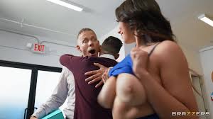 ▷ Chloe Surreal in Sneaky Smash at the Birthday Bash (Photo 2) | Brazzers