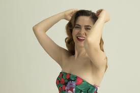 Η ρενα μορφη, η ερμηνεύτρια με τα χίλια πρόσωπα, θα παρουσιάσει για πρώτη φορά τη μουσικοχορευτική νουβέλα της υπό τον αθηναϊκό ουρανό. Rena Morfh Aka Soylh Anatolh