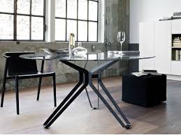 Top surface features that sense of elegance and style as opposed to other tables. Round Glass Dining Tables That Make A Stylish Impression