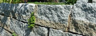 Aber ihre aufmerksamkeit wird wie magisch von etwas anderem angezogen: Granitsaulen Granitpfosten Granitmauersteine De Natursteine Direkt Vom Hersteller Aus Polen