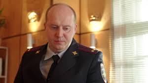 В центре событий сериала оказался уверенный в себе, инициативный и очень настырный молодой оперативник уголовного розыска. Smotret Policejskij S Rublyovki 3 Sezon 7 Seriya Onlajn Univertv