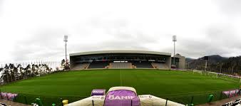 É muitas vezes referido como nacional da madeira ou simplesmente nacional. Estadio Da Madeira Clube Desportivo Nacional Madeira