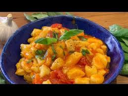 Recette Gnocchis Maison Sauce Tomate Basilic Youtube Recette Gnocchi Gnocchis Sauce Tomate Basilic