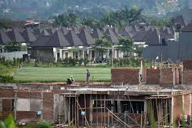 Hampir semua orang bisa dipastikan ingin memiliki hunian pribadi sebagai tempat tinggalnya bersama keluarga tercinta. Begini Peran Bahan Bangunan Sumbang Inflasi Ekonomi Bisnis Com