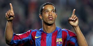 Das trikot habe ich noch nie angehabt! Einst Bester Spieler Der Welt Pass Eingezogen Ronaldinho Hat Nur 5 Auf Bankkonto Mopo De