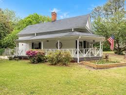 1890 Ranch-Style Home in Broadway ...