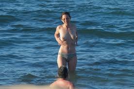 Marion cotillard la natación Topless en el Playa en XXX porno Fotos