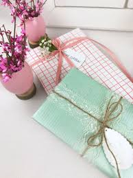 Geschenke Verpacken Im Fruhling Geschenke Verpacken Geschenke Verpackung