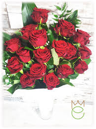 Con il servizio di spedizione internazionale di floraqueen, attivo in più di 100 paesi in tutto il mondo, inviare fiori freschi e bellissimi non è mai stato così facile. Vantity Red 17 Mazzo 17 Rose Rosse Florempire