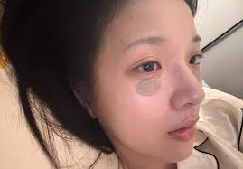 At 1:01 AM, my girlfriend Miao Yi posted photos