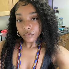 Hi my name is Tiffany and I play for keeps. R&B lovers I am here to stay,  here to slay 😘