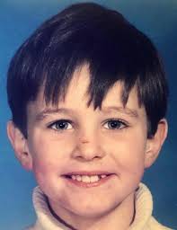 Desde muy chiquito comencé a cantar junto a mi papá y ya a los 5 años mi  mamá me llevaba a estudiar piano dos veces por semana. Mi amor por la música