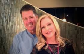 The first two chapters were launched on october 2, 2017; Dirty John Players Pictured In Real Life From Debra Newell To Daughter Terra Mirror Online