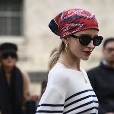It's best for girls who have long black hair to spice up their looks. 41 Hot Bandana Hairstyles And Headband Looks To Copy 2020 Update