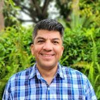 Damien Lasater's Instagram, Twitter & Facebook