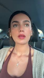 Nadia Farrell (@naadiaa_far)