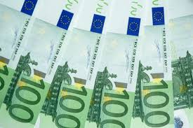 Dass das funktioniert, liegt im deutschen parteiengesetz begründet. Fotos Lizenzfreie Bilder Grafiken Vektoren Und Videos Von 100 Euro Schein Adobe Stock