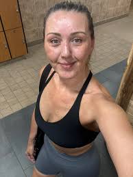 Hey there! I'm Lisa — a mom, business owner, and wellness coach. I help  busy moms lose weight and feel confident in their own skin. With summer  here how would it feel