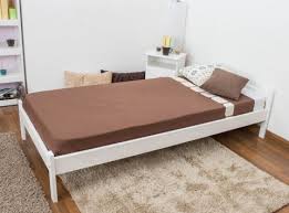 Gut erhaltenes weißes bett mit unterbett von ikea zu verkaufen (ohne auflagen, deko usw.). Weisses Bett 90x200 Unterbett