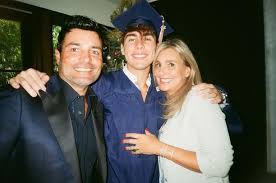 Ayudó a su esposa a casarse con su amante y hasta les pagó la boda. Fabulosa Asi Se Ve La Esposa De Chayanne A Sus 51 Anos