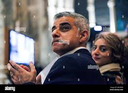 Carol singers christmas hi-res stock photography and images