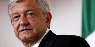 AMLO pide a intelectuales pronunciarse contra "guerra sucia"