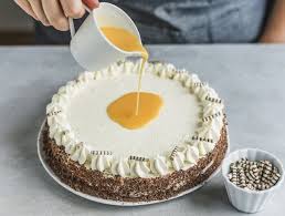 Eierlikortorte Mit Kirschen Tortenklassiker Schnell Einfach Selbermachen Die Besten Backrezepte Mit Gelinggarantie Rezept Kuchen Rezepte Einfach Kuchen Und Torten Rezepte Kuchen Und Torten