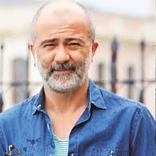 Durul bazan mimar sinan üniversitesi devlet konservatuvarı tiyatro bölümü mezunudur. Durul Bazan Biyografya
