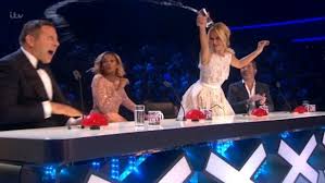 • wife mama actor hons doctorate • judge @bgt • presenter @thisisheart 'songs from my heart' album including i know him so well 👇🏼 amandaholden.lnk.to/songsfrommyheart. Amanda Holden Age Net Worth Husband Chris Hughes And When Did She Split From Les Dennis Metro News