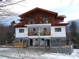 Camerele pensiunii sunt dotate cu pat dublu, baie ultra moderna, tv, si partial cu balcon. Pensiunea Fratii Montana Sinaia 4 Cazare In Sinaia