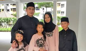 Aaron aziz & diyana halik program dengan konsep realiti dan lebih santai ini merupakan sebuah program. Aaron Aziz Bawa Keluarga Tunai Umrah November Ini