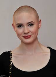 Karen Gillan On Guardians Of The Galaxy And The Avengers Geektyrant Karen Gillan Karen Gillan Bald Bald Women