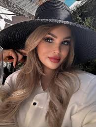 Edi Moth es una creadora de contenido y fotógrafa polaca, amante de la moda  y los viajes. instagram.com/edi_moth "Hago fotos desde muy pequeña. Fue  Santa quien me trajo mi primera cámara cuando