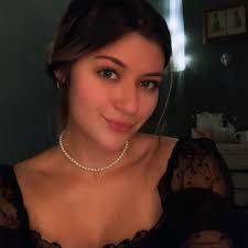 Elise Dooley's Instagram, Twitter & Facebook