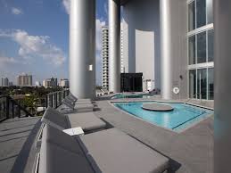 Laut medienberichten werden viele opfer befürchtet, da in dem gebäude wohl mehr als 160. Technologie Und Luxus Der Porsche Design Tower Miami